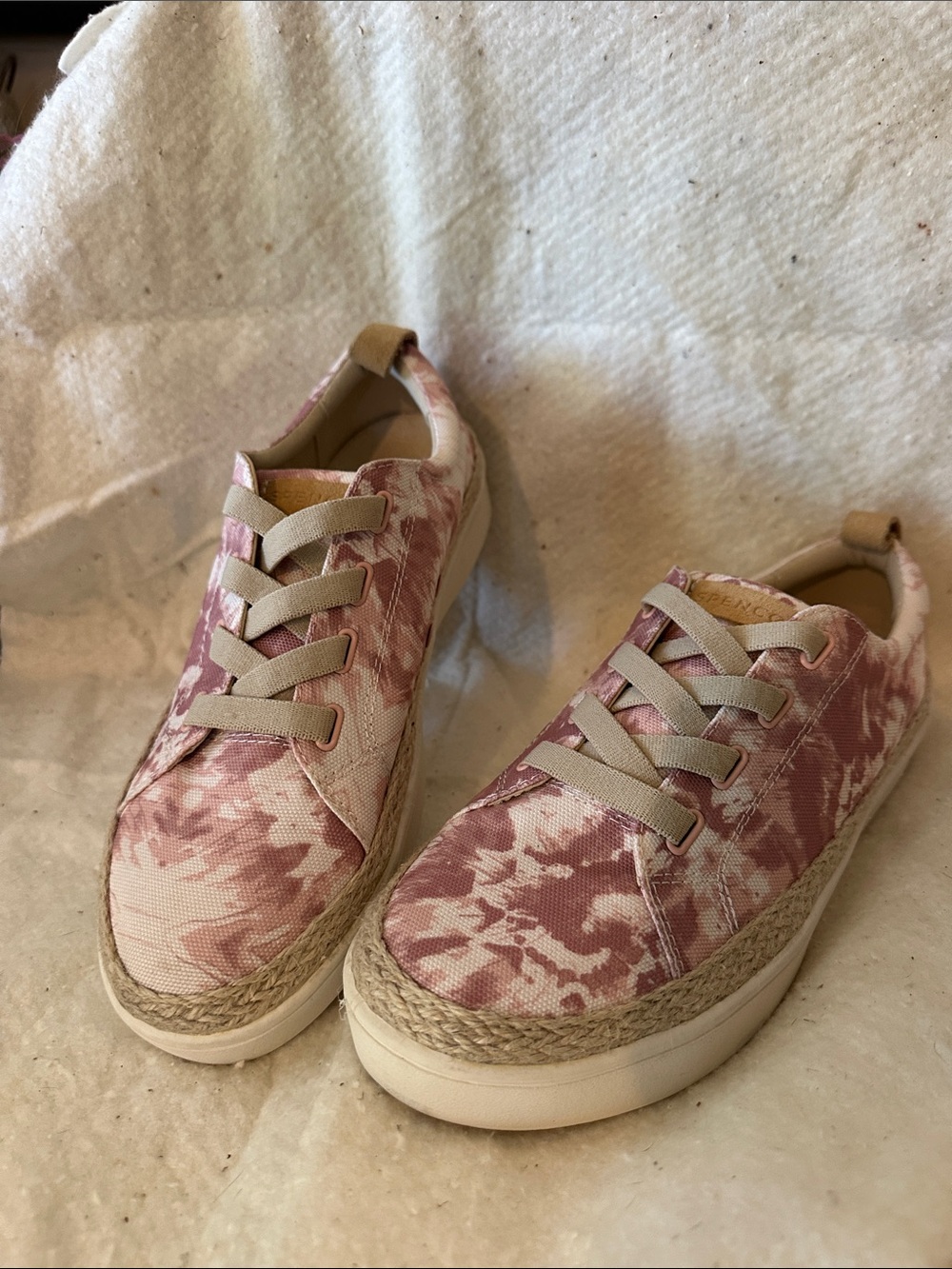 Spenco Women's Pink Tie-Dye Canvas Lace-Up Sneakers 9.5D